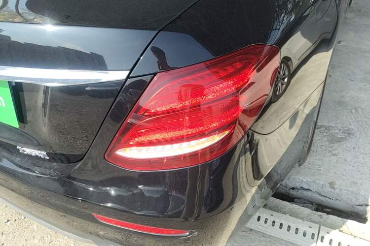 Used Mercedes-Benz E-Class 2020 E 300 L Sporty and Stylish Model Exterior 3