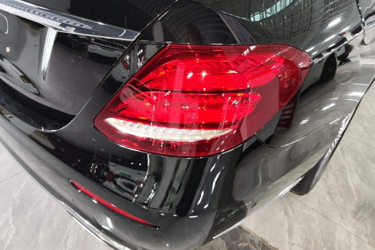 Used Mercedes-Benz E-Class 2020 E 300 L Luxury Model Exterior 3