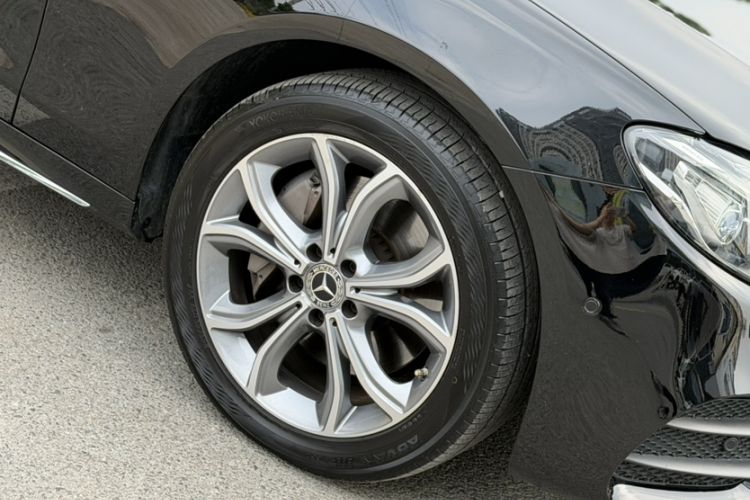 Used Mercedes-Benz E-Class 2020 Restyled E 300 L Sporty and Stylish Edition Exterior 4