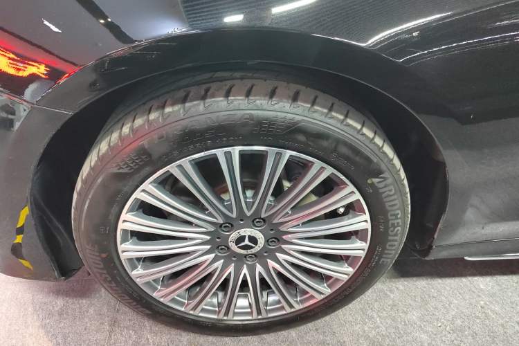 Used Mercedes-Benz E-Class 2020 E 300 L Sporty and Stylish Model Exterior 4