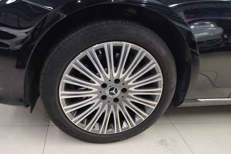 Used Mercedes-Benz E-Class 2020 Facelift E 300 L Stylish Edition Exterior 4