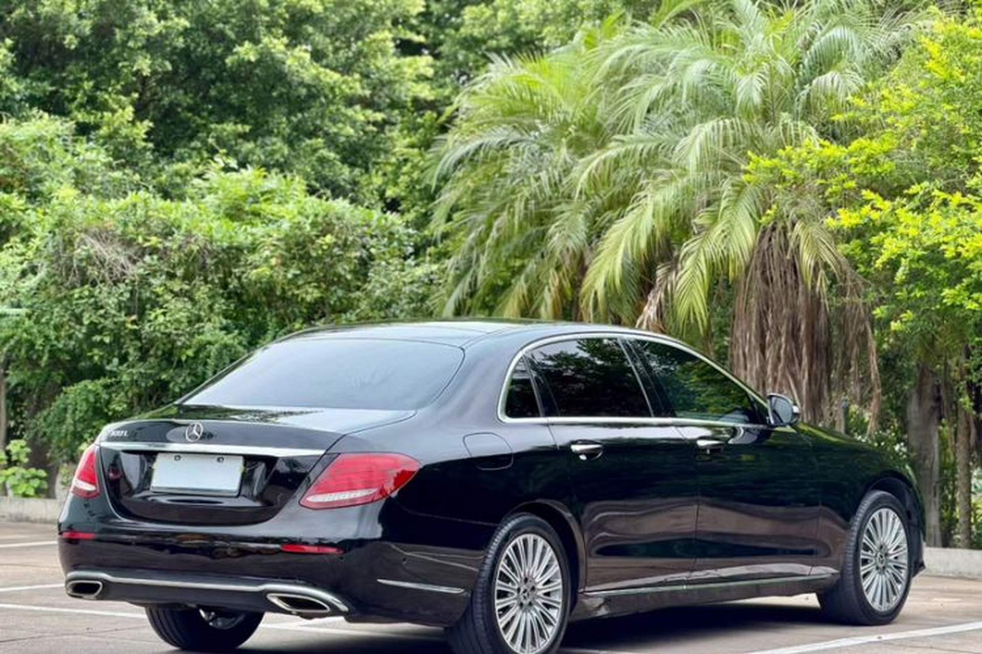 Used Mercedes-Benz E-Class 2020 E 300 L Luxury Model Exterior 4