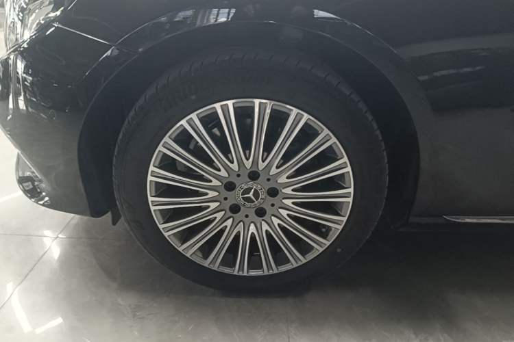 Used Mercedes-Benz E-Class 2020 E 300 L Luxury Model Exterior 4
