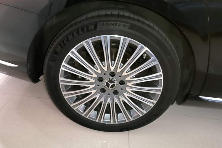 Used Mercedes-Benz E-Class 2020 E 300 L Luxury Model Exterior 5
