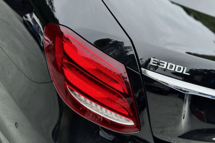 Used Mercedes-Benz E-Class 2020 Restyled E 300 L Sporty and Stylish Edition Exterior 5