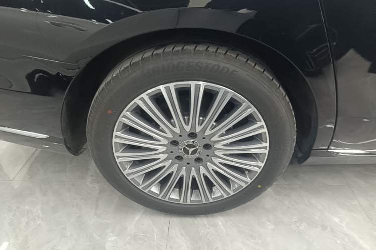 Used Mercedes-Benz E-Class 2020 E 300 L Luxury Model Exterior 5