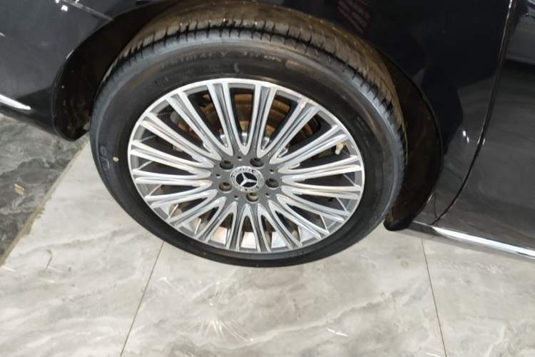 Used Mercedes-Benz E-Class 2020 E 300 L Luxury Model Exterior 5