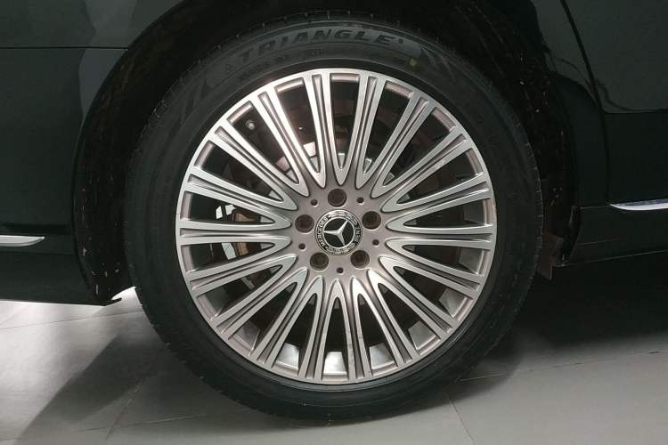 Used Mercedes-Benz E-Class 2020 E 300 L Luxury Model Exterior 8