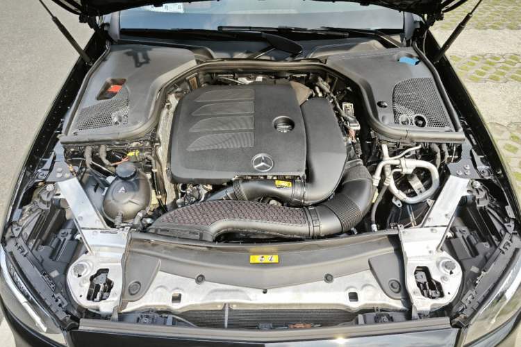 Used Mercedes-Benz E-Class 2020 Restyled E 300 L Sporty and Stylish Edition Exterior 9