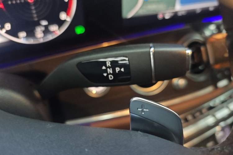Used Mercedes-Benz E-Class 2020 Restyled E 300 L Sporty and Stylish Edition Gear Lever