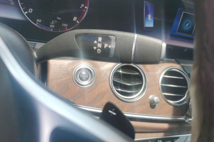 Used Mercedes-Benz E-Class 2020 Restyled E 300 L Exclusive Edition Gear Lever