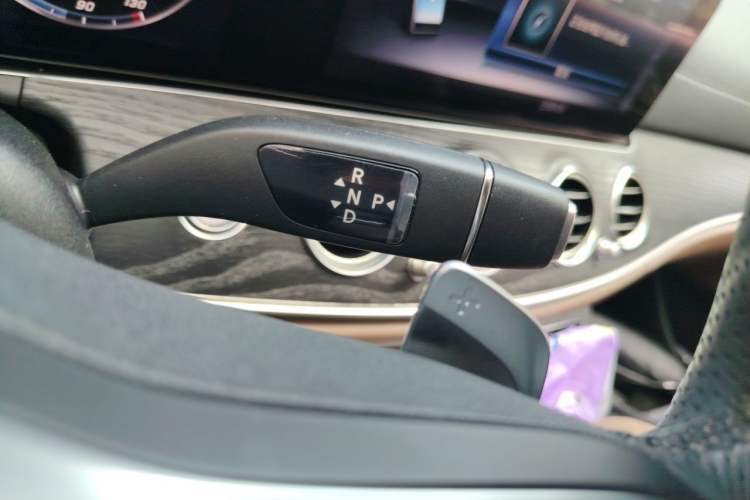 Used Mercedes-Benz E-Class 2020 Restyled E 300 L Sporty and Stylish Edition Gear Lever