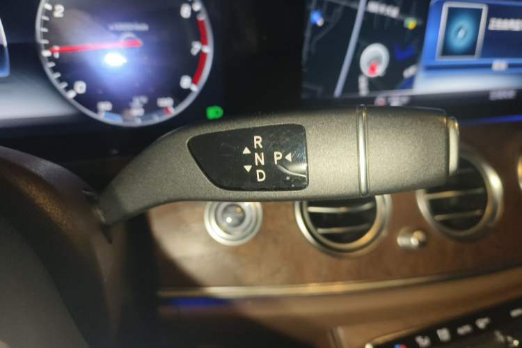 Used Mercedes-Benz E-Class 2020 Restyled E 300 L Exclusive Edition Gear Lever