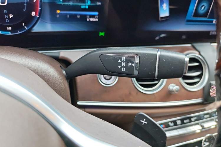 Used Mercedes-Benz E-Class 2020 Restyled E 300 L Exclusive Edition Gear Lever