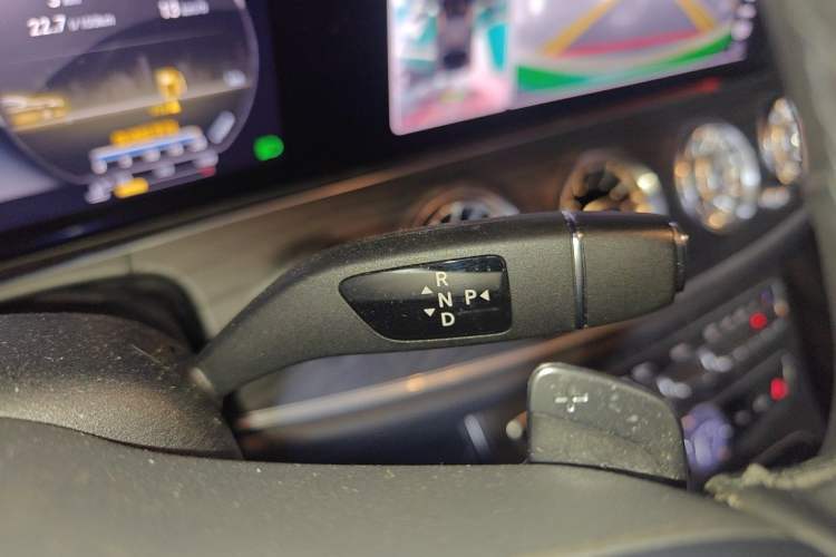 Used Mercedes-Benz E-Class 2020 Restyled E 300 L Sporty and Stylish Edition Gear Lever