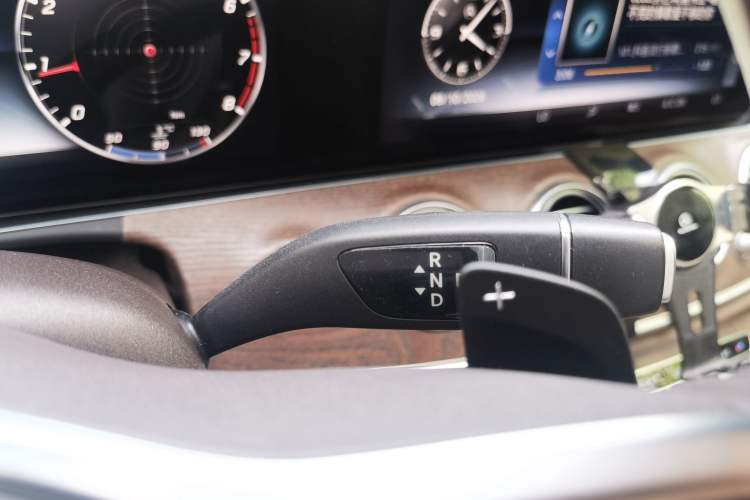 Used Mercedes-Benz E-Class 2020 Restyled E 300 L Exclusive Edition Gear Lever