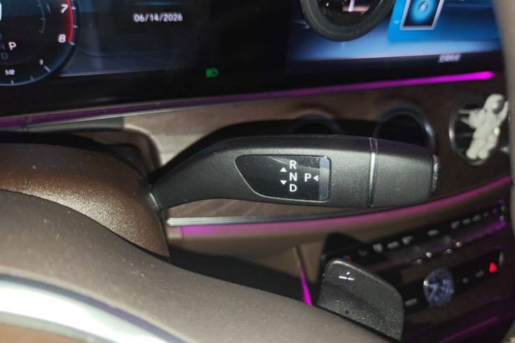 Used Mercedes-Benz E-Class 2020 Restyled E 300 L Exclusive Edition Gear Lever
