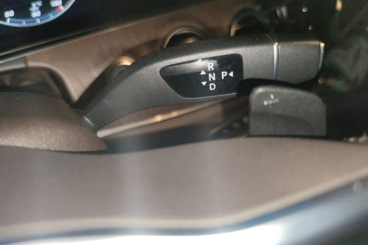 Used Mercedes-Benz E-Class 2020 Restyled E 300 L Exclusive Edition Gear Lever
