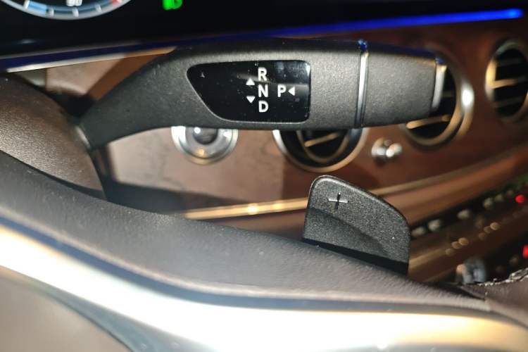 Used Mercedes-Benz E-Class 2020 Restyled E 300 L Exclusive Edition Gear Lever