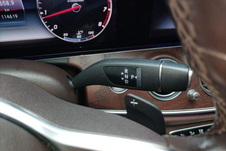 Used Mercedes-Benz E-Class 2020 Restyled E 300 L Exclusive Edition Gear Lever