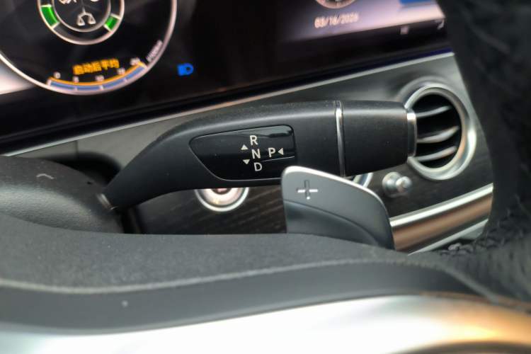 Used Mercedes-Benz E-Class 2020 E 300 L Sporty and Stylish Model Gear Lever