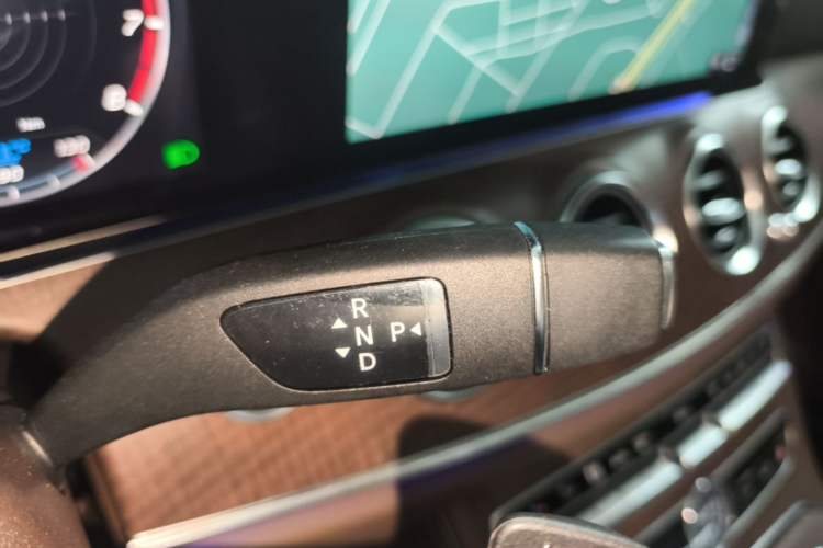 Used Mercedes-Benz E-Class 2020 Restyled E 300 L Exclusive Edition Gear Lever