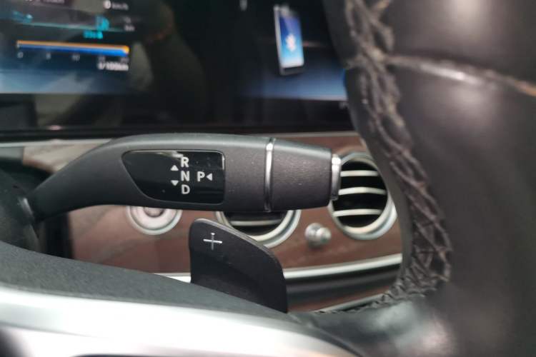 Used Mercedes-Benz E-Class 2020 Restyled E 300 L Exclusive Edition Gear Lever