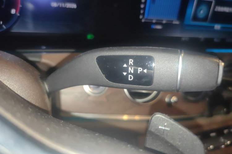 Used Mercedes-Benz E-Class 2020 Facelift E 300 L Stylish Edition Gear Lever