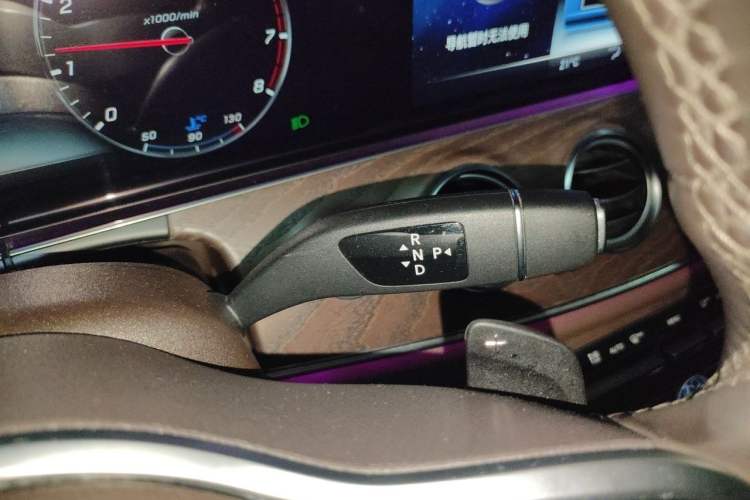 Used Mercedes-Benz E-Class 2020 Restyled E 300 L Exclusive Edition Gear Lever