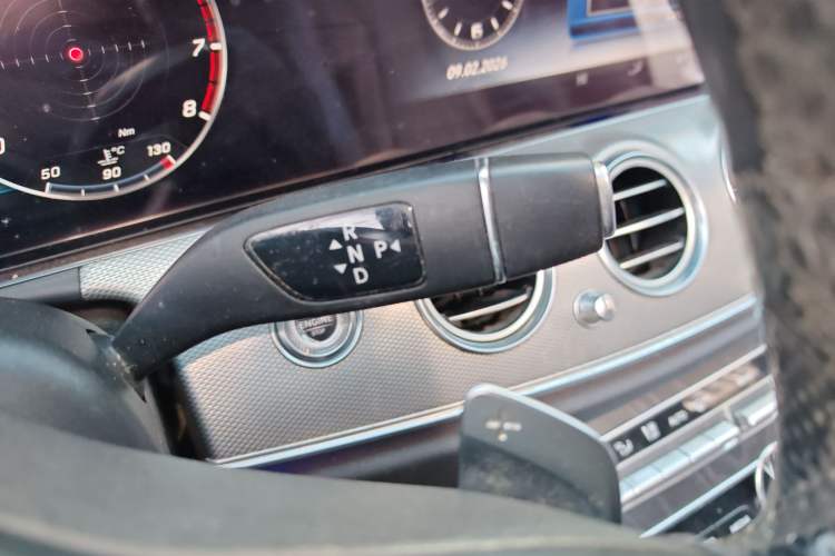 Used Mercedes-Benz E-Class 2020 E 260 Sport Edition 4MATIC Gear Lever