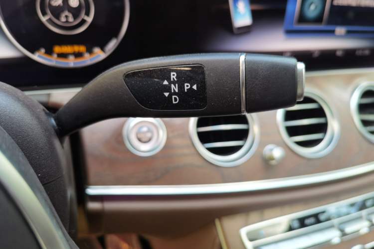 Used Mercedes-Benz E-Class 2020 Restyled E 300 L Exclusive Edition Gear Lever
