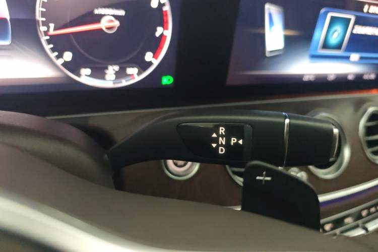 Used Mercedes-Benz E-Class 2020 E 300 L Stylish Model Gear Lever