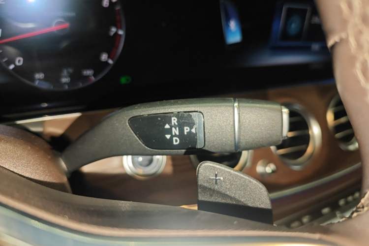 Used Mercedes-Benz E-Class 2020 Facelift E 300 L Stylish Edition Gear Lever
