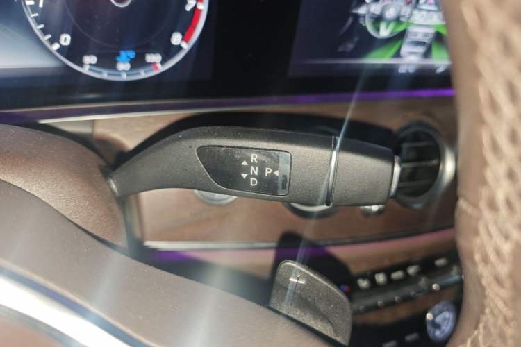 Used Mercedes-Benz E-Class 2020 Restyled E 300 L Exclusive Edition Gear Lever