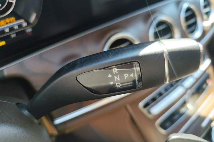 Used Mercedes-Benz E-Class 2020 E 260 L 4MATIC Gear Lever
