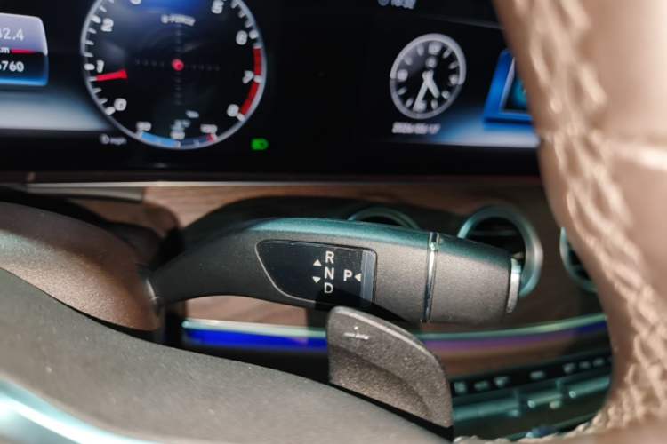 Used Mercedes-Benz E-Class 2020 Restyled E 300 L Exclusive Edition Gear Lever