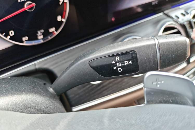 Used Mercedes-Benz E-Class 2020 Restyled E 300 L Sporty and Stylish Edition Gear Lever
