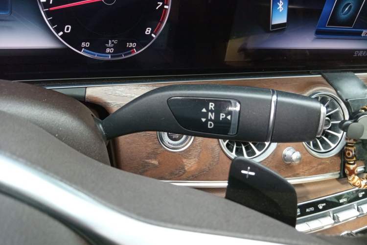 Used Mercedes-Benz E-Class 2020 Restyled E 300 L Exclusive Edition Gear Lever