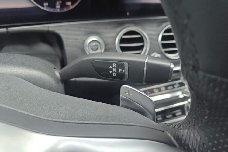 Used Mercedes-Benz E-Class 2020 Restyled E 300 L Sporty and Stylish Edition Gear Lever