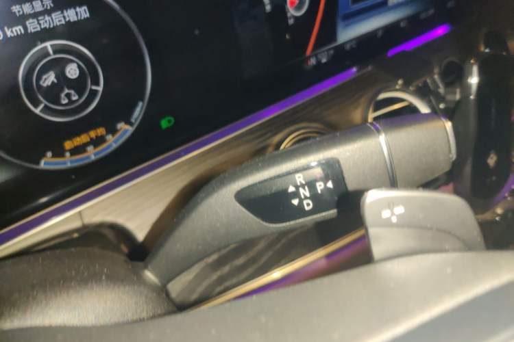Used Mercedes-Benz E-Class 2020 Restyled E 300 L Sporty and Stylish Edition Gear Lever