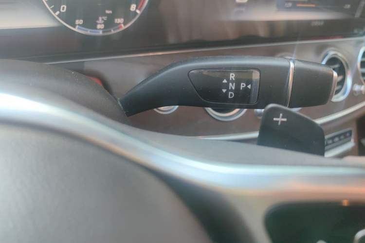 Used Mercedes-Benz E-Class 2020 E 260 L 4MATIC Gear Lever