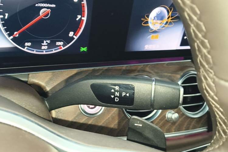 Used Mercedes-Benz E-Class 2020 Restyled E 300 L Exclusive Edition Gear Lever