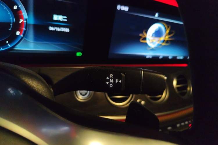 Used Mercedes-Benz E-Class 2020 E 300 L Sporty and Stylish Model Gear Lever