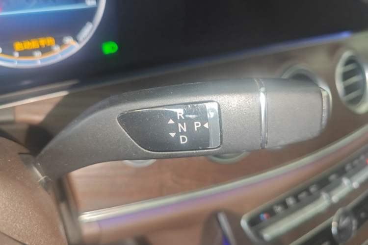 Used Mercedes-Benz E-Class 2020 Restyled E 300 L Exclusive Edition Gear Lever