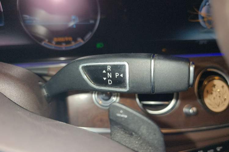 Used Mercedes-Benz E-Class 2020 Facelift E 300 L Stylish Edition Gear Lever