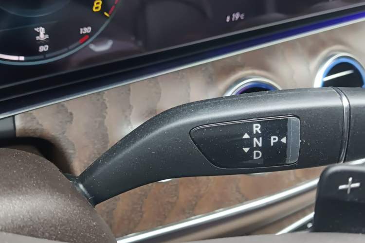 Used Mercedes-Benz E-Class 2020 Restyled E 300 L Exclusive Edition Gear Lever