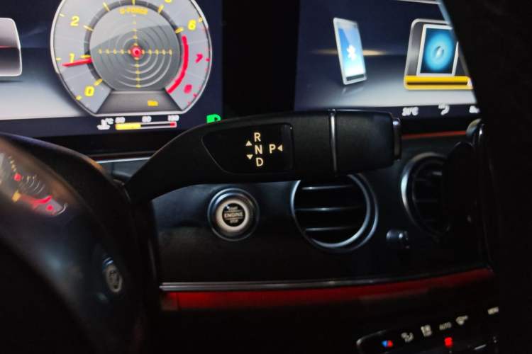 Used Mercedes-Benz E-Class 2020 E 300 L Sporty and Stylish Model Gear Lever