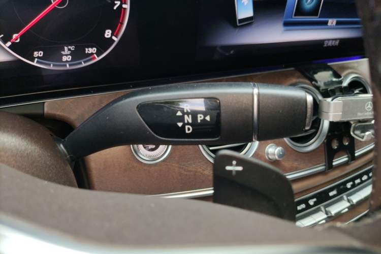 Used Mercedes-Benz E-Class 2020 Restyled E 300 L Exclusive Edition Gear Lever