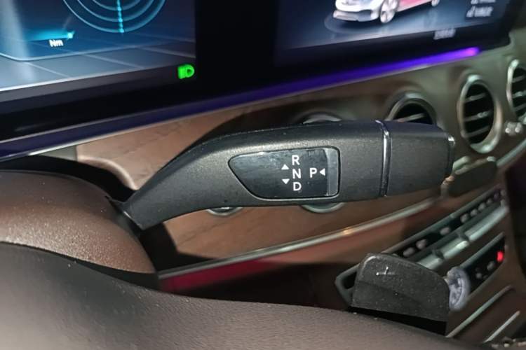 Used Mercedes-Benz E-Class 2020 Restyled E 300 L Exclusive Edition Gear Lever
