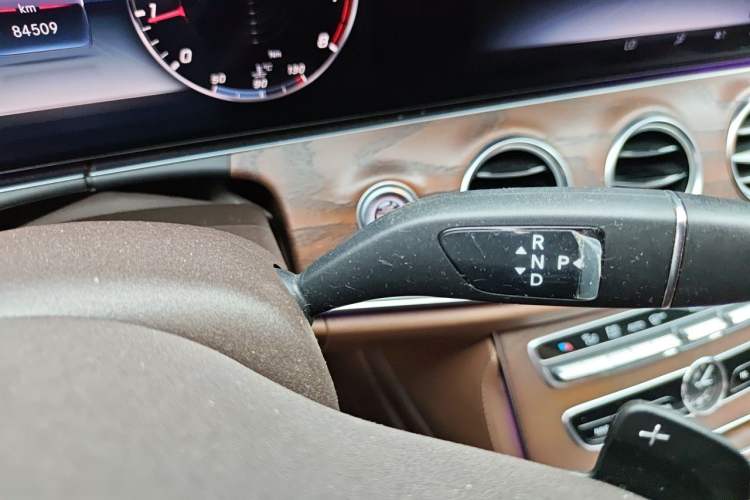 Used Mercedes-Benz E-Class 2020 Restyled E 300 L Exclusive Edition Gear Lever